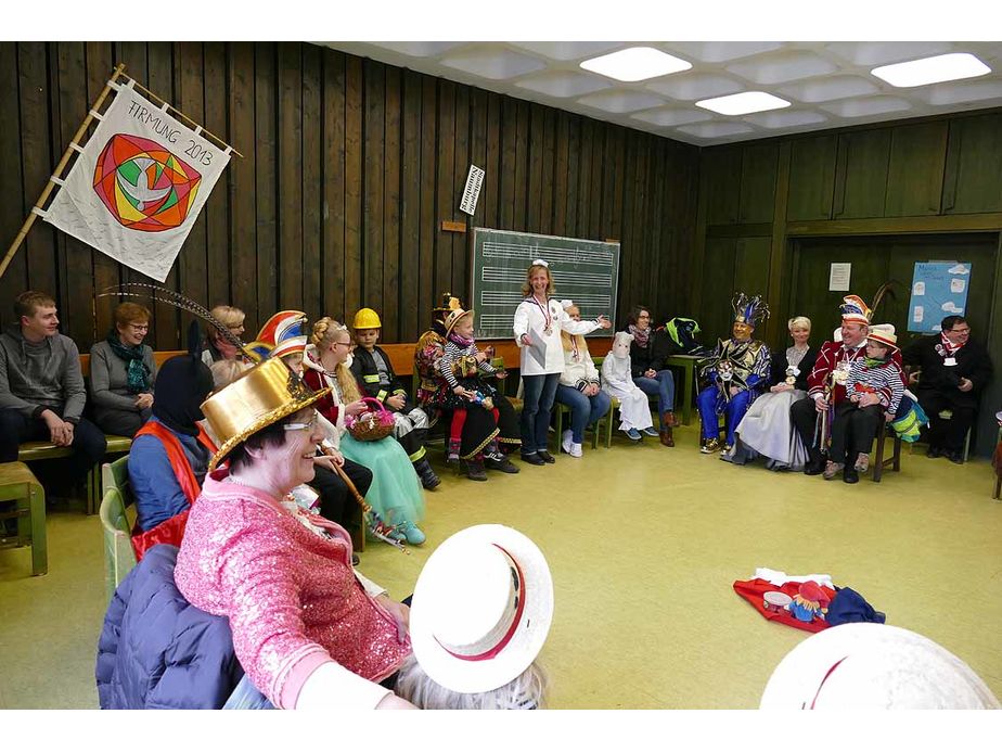 Naumburger Prinzenpaare mit Hofnarren besuchen den Kindergottesdienst (Foto: Karl-Franz Thiede)